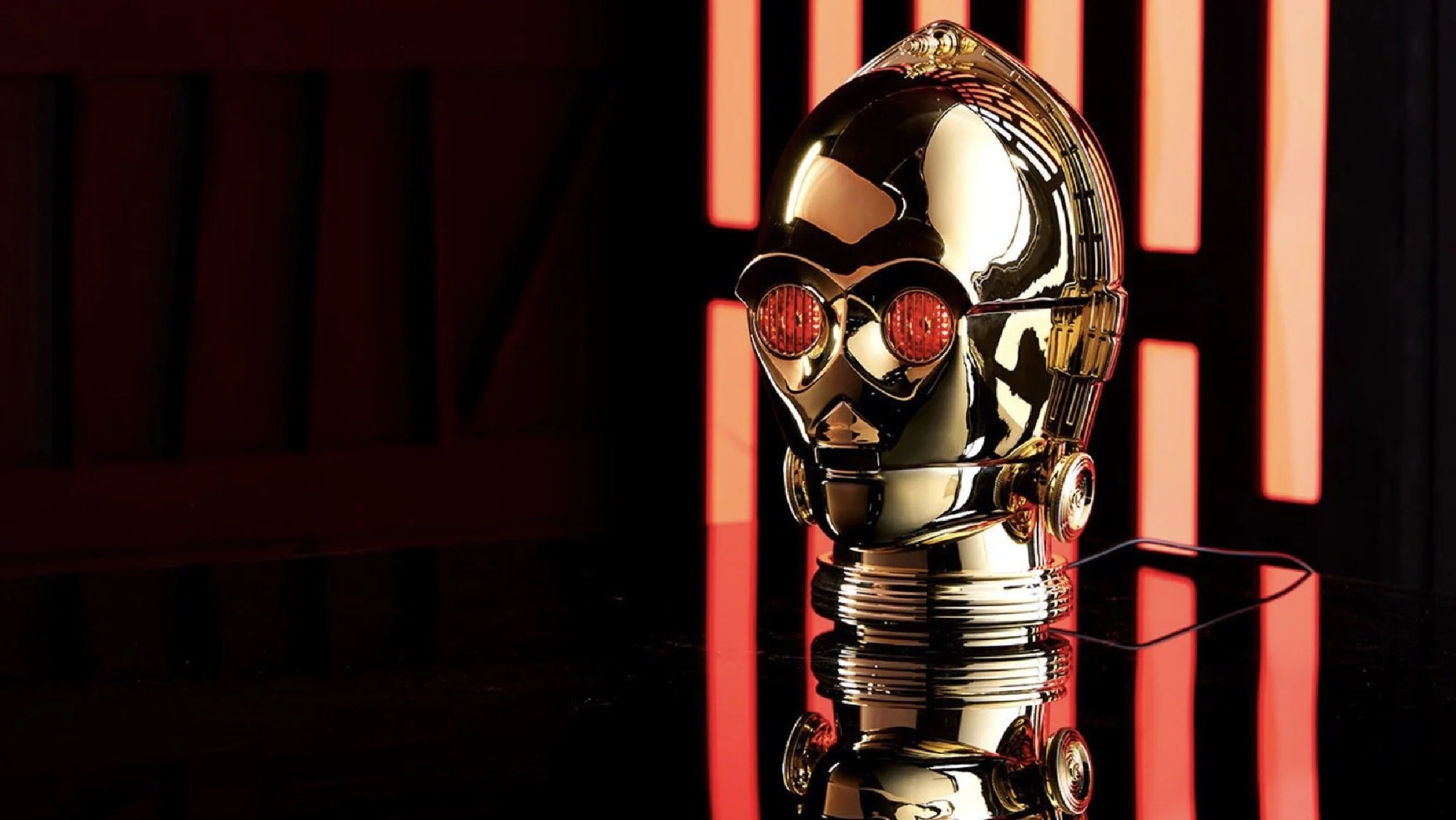 This C-3PO Premium Electronic Head Can Be Rewired to Reveal
